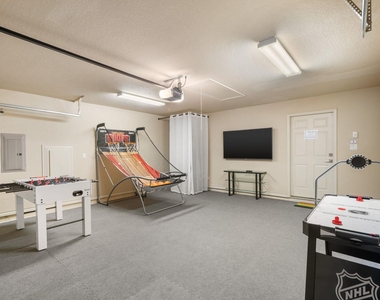 970 Parkview Dr - Photo Thumbnail 19