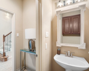 970 Parkview Dr - Photo Thumbnail 9