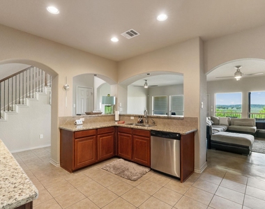 970 Parkview Dr - Photo Thumbnail 8