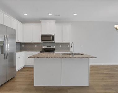 102 Jaxton Street - Photo Thumbnail 5