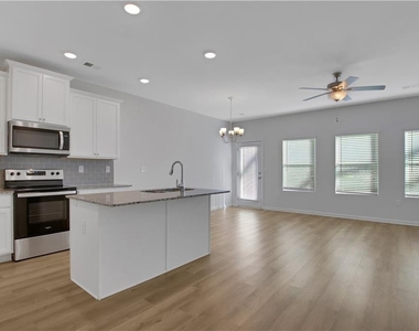 102 Jaxton Street - Photo Thumbnail 4