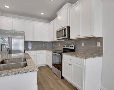 102 Jaxton Street - Photo Thumbnail 7