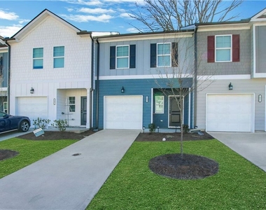 102 Jaxton Street - Photo Thumbnail 2