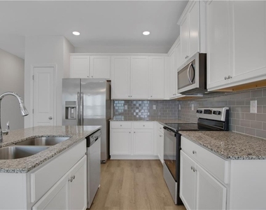 102 Jaxton Street - Photo Thumbnail 10