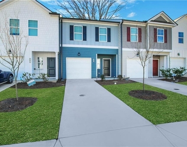 102 Jaxton Street - Photo Thumbnail 1