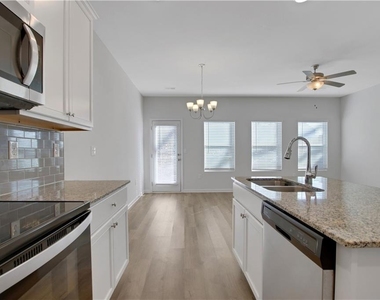 102 Jaxton Street - Photo Thumbnail 11