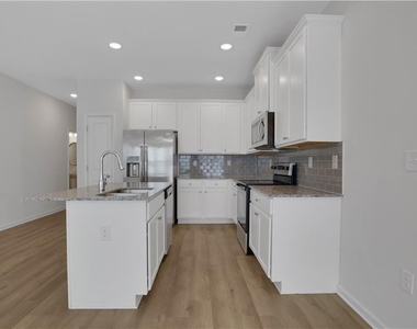 102 Jaxton Street - Photo Thumbnail 8
