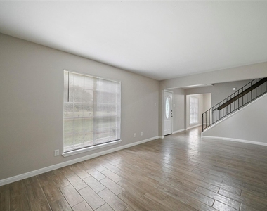 643 Ames Street - Photo Thumbnail 6