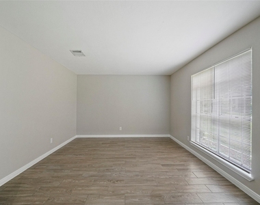 643 Ames Street - Photo Thumbnail 5