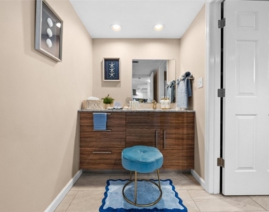 413 Augusta Boulevard - Photo Thumbnail 11