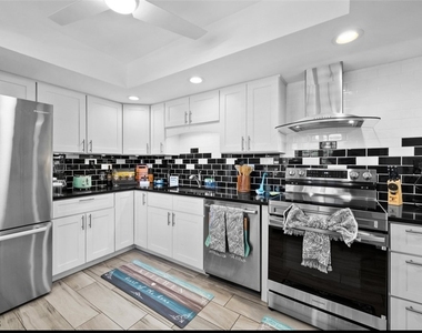413 Augusta Boulevard - Photo Thumbnail 5