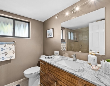 413 Augusta Boulevard - Photo Thumbnail 12