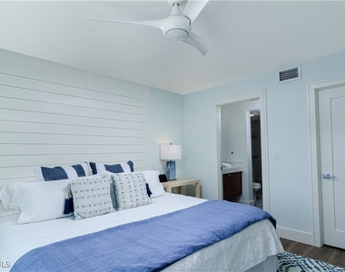 10682 Gulf Shore Drive - Photo Thumbnail 5