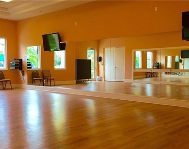 28064 Cavendish Court - Photo Thumbnail 31