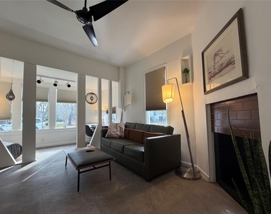 318 Hyde Park Boulevard - Photo Thumbnail 3