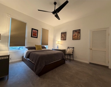 318 Hyde Park Boulevard - Photo Thumbnail 19