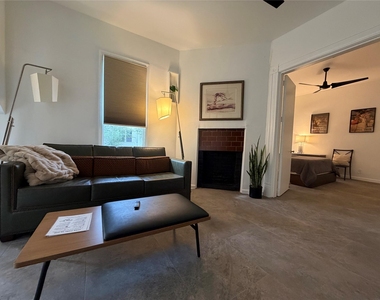 318 Hyde Park Boulevard - Photo Thumbnail 11