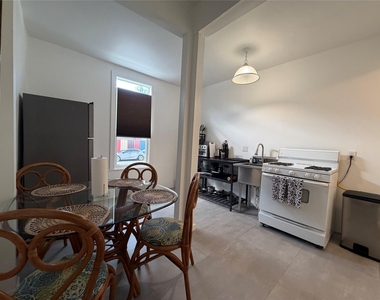 318 Hyde Park Boulevard - Photo Thumbnail 22