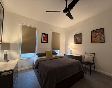 318 Hyde Park Boulevard - Photo Thumbnail 18