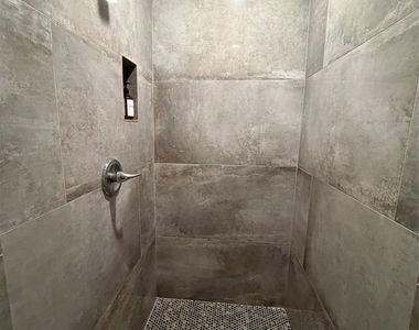 318 Hyde Park Boulevard - Photo Thumbnail 21