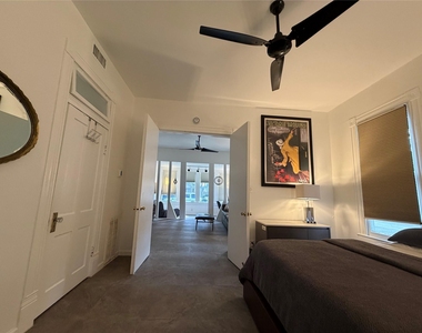 318 Hyde Park Boulevard - Photo Thumbnail 13