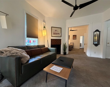318 Hyde Park Boulevard - Photo Thumbnail 9