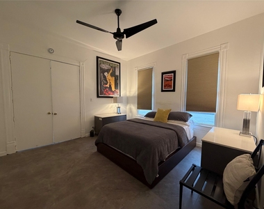 318 Hyde Park Boulevard - Photo Thumbnail 17