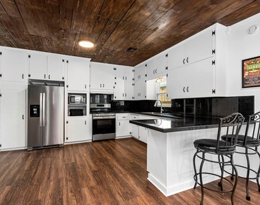1138 Fannin Street - Photo Thumbnail 7
