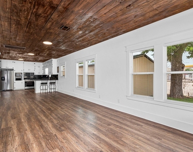 1138 Fannin Street - Photo Thumbnail 4