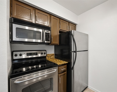 2120 El Paseo Street - Photo Thumbnail 2