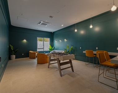 706 East 32nd Street - Photo Thumbnail 9