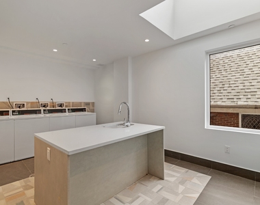 706 East 32nd Street - Photo Thumbnail 10