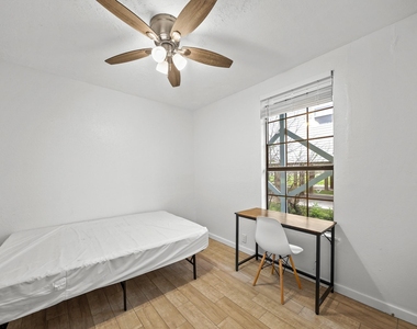 701 28th Street - Photo Thumbnail 6