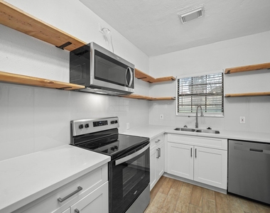 701 28th Street - Photo Thumbnail 3