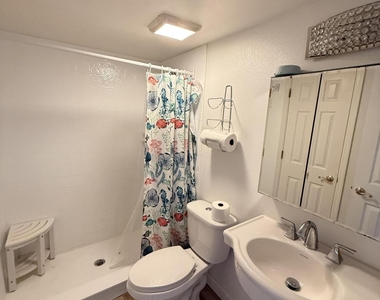 1540 Riverside Drive - Photo Thumbnail 8
