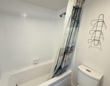 1540 Riverside Drive - Photo Thumbnail 13