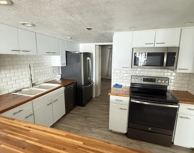 1540 Riverside Drive - Photo Thumbnail 9