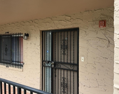 1540 Riverside Drive - Photo Thumbnail 2