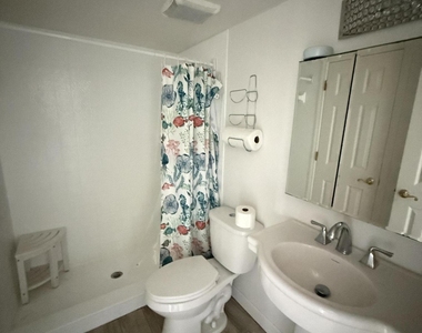 1540 Riverside Drive - Photo Thumbnail 7