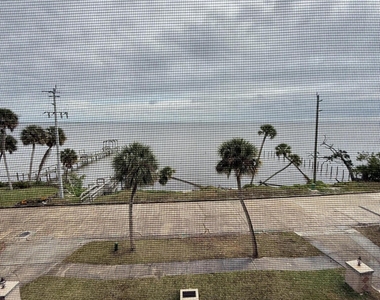 1540 Riverside Drive - Photo Thumbnail 12