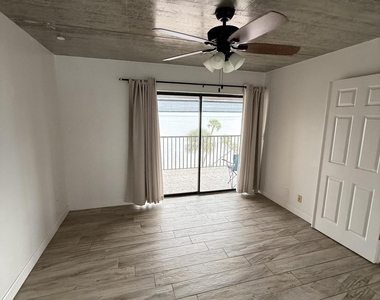 1540 Riverside Drive - Photo Thumbnail 15