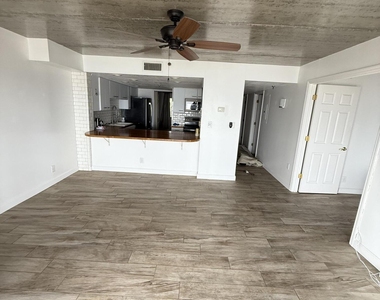 1540 Riverside Drive - Photo Thumbnail 3