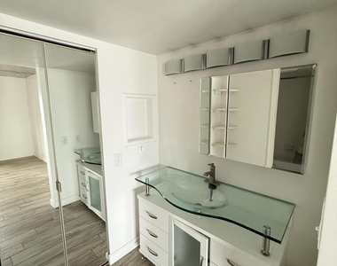 1540 Riverside Drive - Photo Thumbnail 11