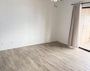 1540 Riverside Drive - Photo Thumbnail 5