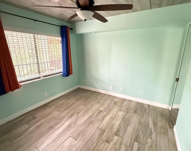 1540 Riverside Drive - Photo Thumbnail 4