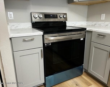 3135 Shady Dell Lane - Photo Thumbnail 4