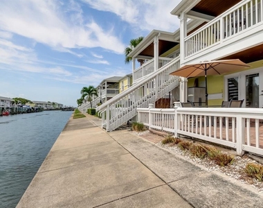 5092 Beach Drive Se - Photo Thumbnail 3