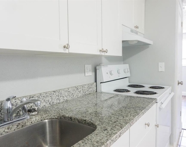 907 34th Avenue W - Photo Thumbnail 1