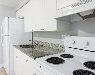 907 34th Avenue W - Photo Thumbnail 2