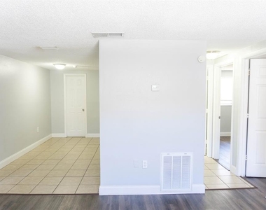 907 34th Avenue W - Photo Thumbnail 3